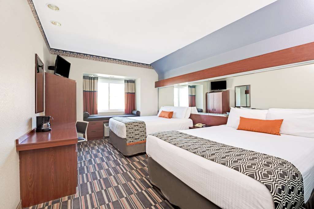 Microtel Inn & Suites Urbandale Szoba fotó