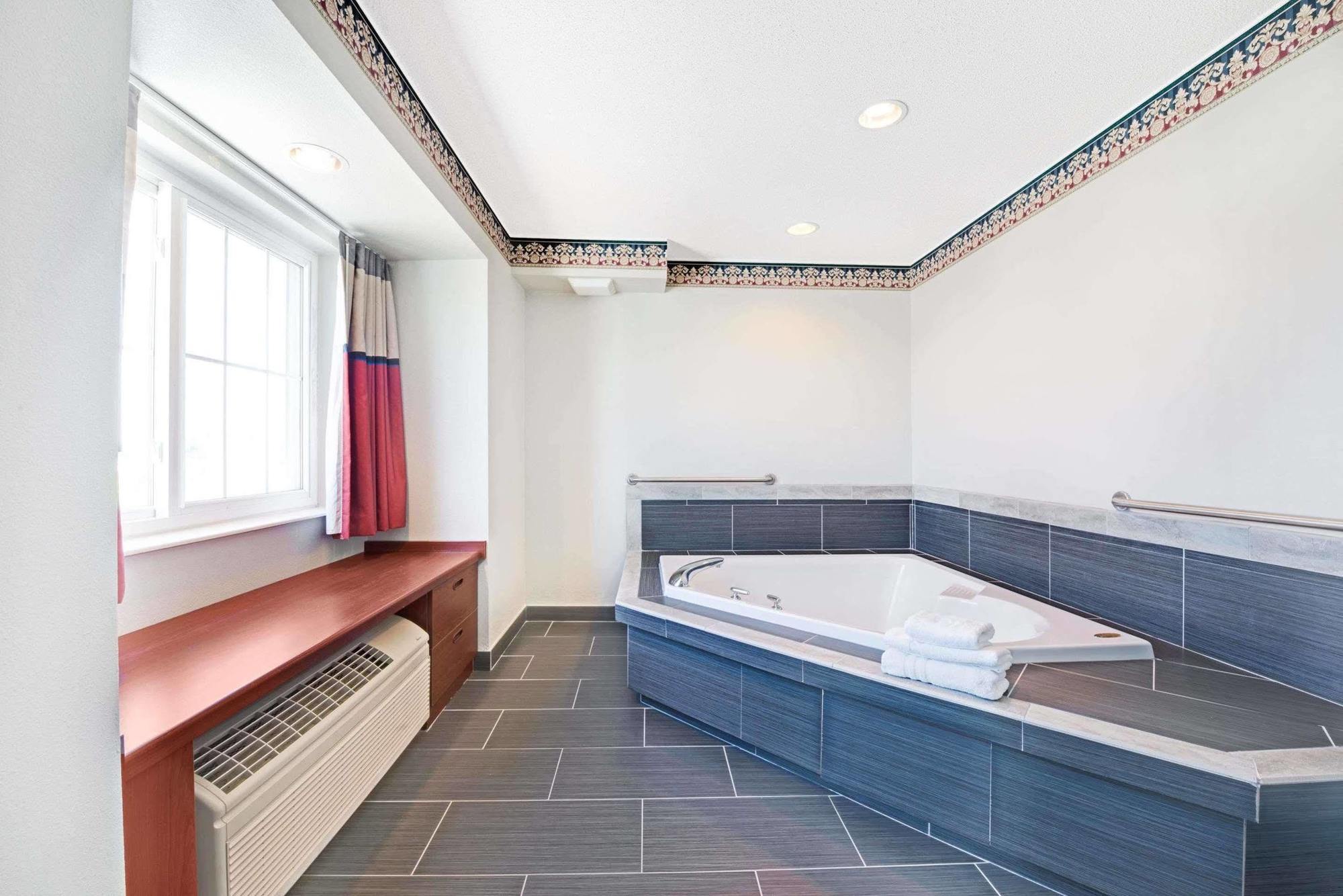 Microtel Inn & Suites Urbandale Kültér fotó